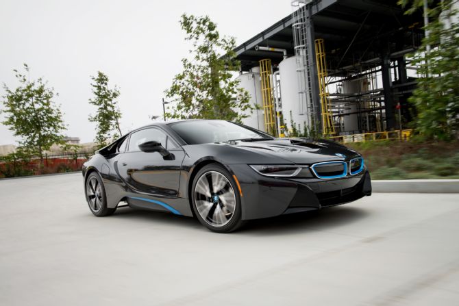 BMW i8 - начало гибридного будущего БМВ