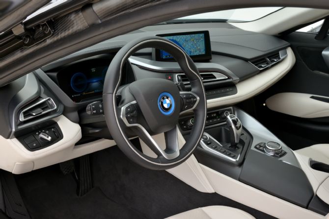 BMW i8 Интерьер